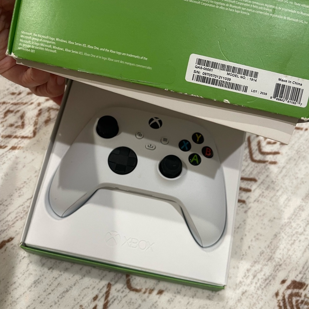 Xbox Wireless Controller - Robot White - Picture 6 of 6